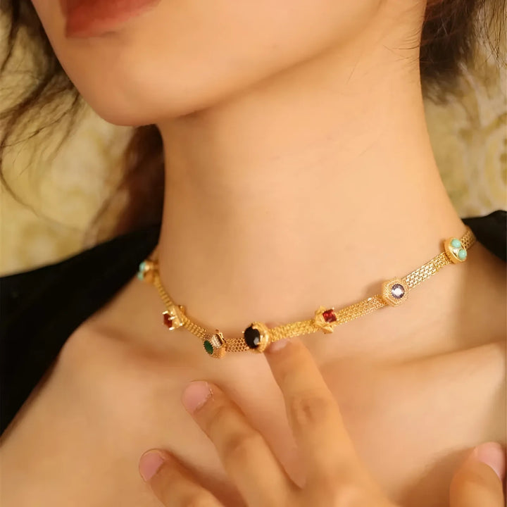 Élégance Choker Necklace