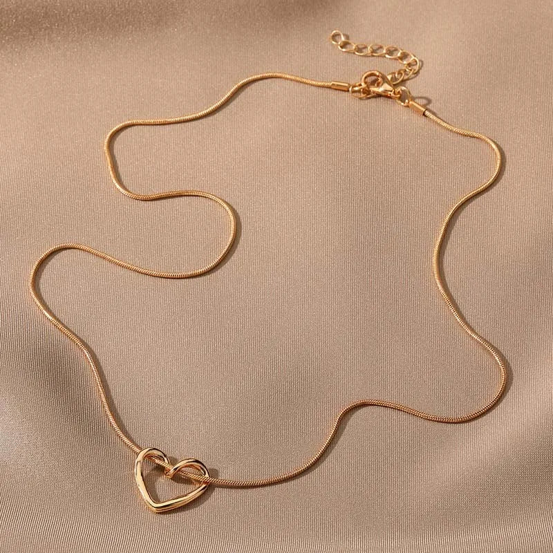 Whispers of Love 💝 Women's Heart Necklace - District Sunday